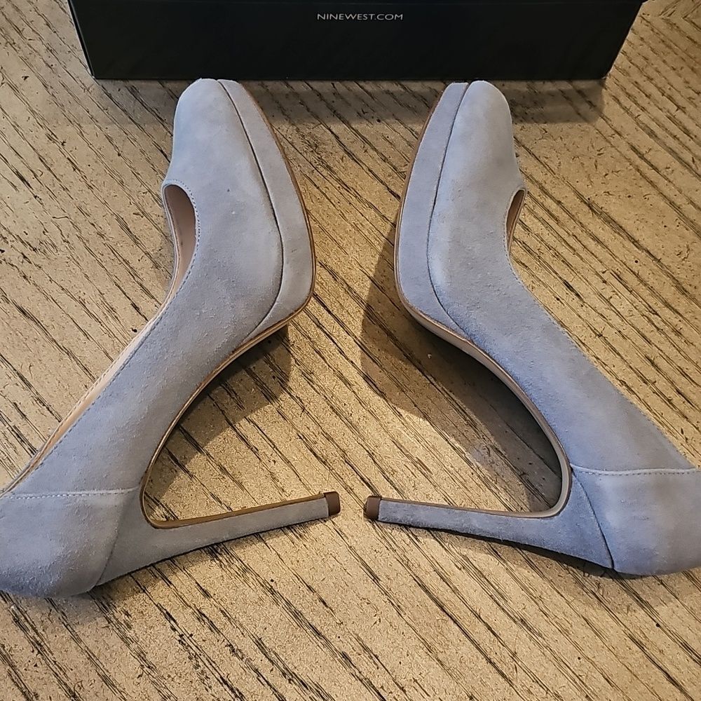 NWT Light Gray Suede High Heels Size 7 Nine West - Picture 4 of 10